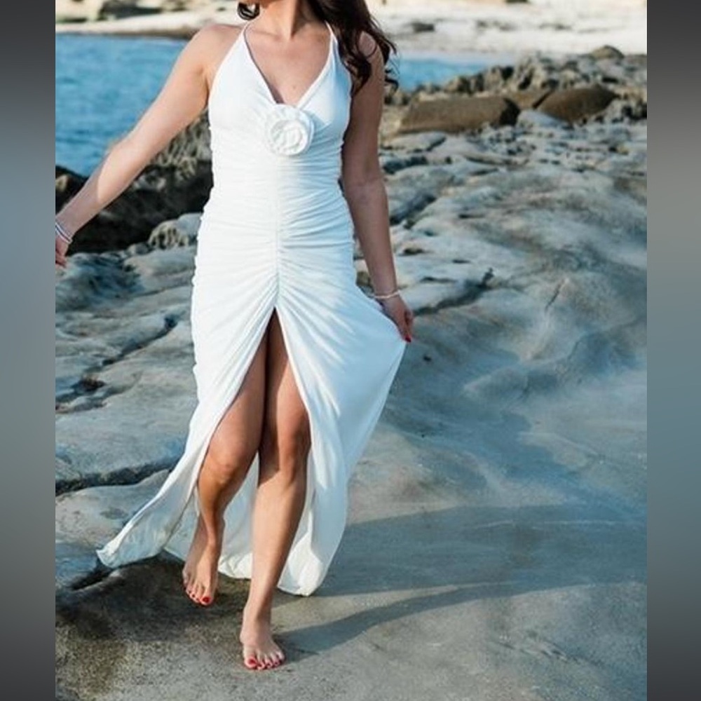 Miss Circle White Maxi Dress